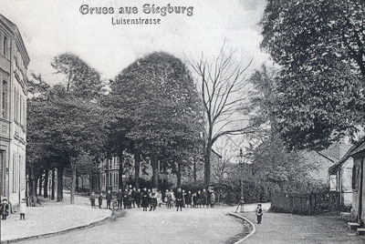 Das Foto zeigt die Luisenstraße mit Bäumen um 1910
