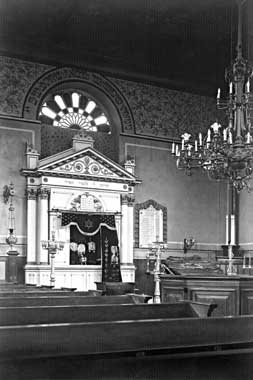 Das Bild zeigt eine Innenaufnahme der Synagoge aus der Zeit zwischen 1936 und 1938.