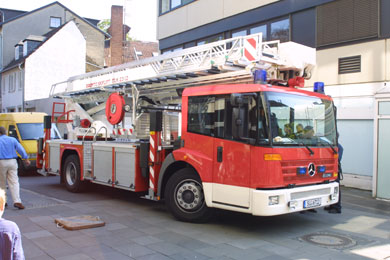 Das Foto zeigt das Feuerwehrauto der Stadt Siegburg