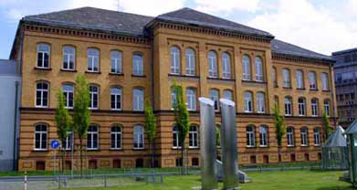 Das Foto zeigt die Engelbert-Humperdinck-Musikschule in Siegburg