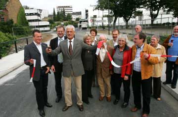 Einweihung der neuen Straße Zur Rhein-Sieg-Halle durch Bürgermeister Franz Huhn