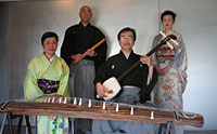 Das Foto zeigt die vier japanischen Musiker der Gruppe 