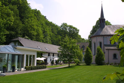 Das Foto zeigt die Klosteranlage in Seligenthal