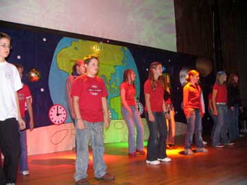 Schüler des Anno-Gymnasiums bei einem Auftritt