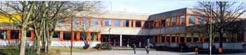 Das Foto zeigt das Schulzentrum Neuenhof