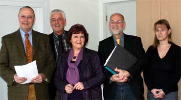 Unser Foto zeigt Uwe Kippenberg, Bürgermeister Franz Huhn, Ellen Kaufmann, Thomas Scholz und Angelika Schneider
