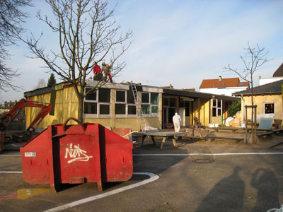 Das Bild zeigt die Abbrucharbeiten am Pavillon