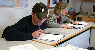 Zwei Schüler beim Lernen