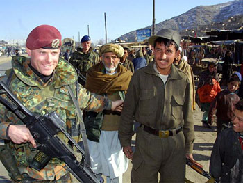 Gemeinsame Patrouille: ISAF unterstützt afghanische Sicherheitskräfte in Kabul Quelle: Redaktion Einsatz Bundeswehr, 