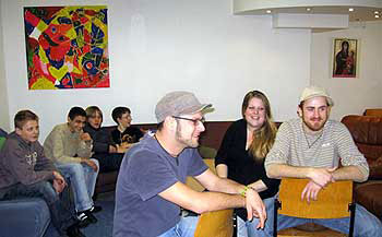 Pädagogen, Sozialarbeiter und Jugendliche vom Jugendtreff Stallberg