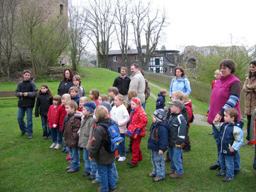 Das Bild zeigt die Kinder beim Ausflug nach Blankenberg