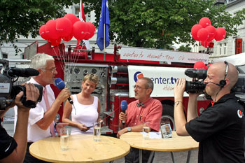Das Bild zeigt Bürgermeister Franz Huhn und Nathalie Niederdrenk im Interview mit center.tv im vergangenen Jahr