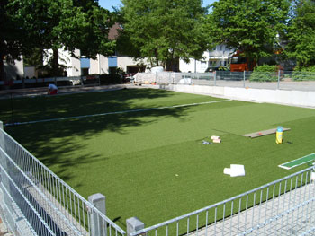 Das Kleinspielfeld auf dem Schulhof der Grundschule Kaldauen