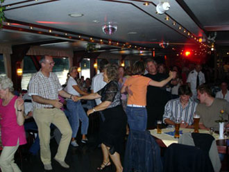 Spaß und Tanz bei der Schiffstour im letzen Jahr 