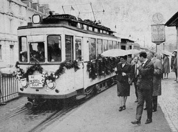 Das Bild zeigt die letzte Fahrt der alten Tram nach Zündorf am 14. Oktober 1963