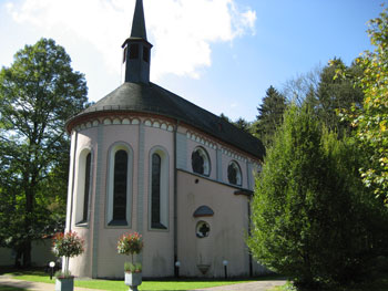 Das Bild zeigt die Klosterkirche in Seligenthal