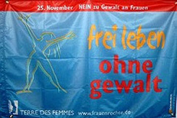 Das Bild zeigt den Banner frei leben ohne Gewalt