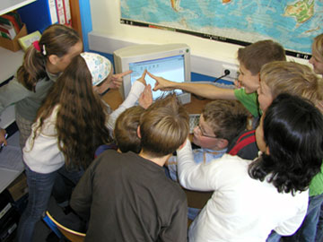 Das Bild zeigt Schüler im Klassenzimmer