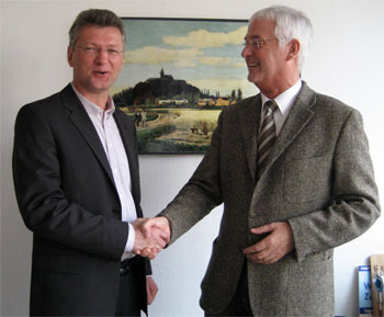 Bürgermeister Franz Huhn begrüßt Andreas Mast